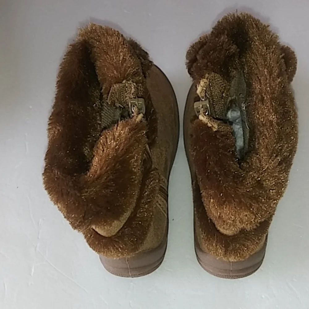 NWOT Kalli Girls Winter Boots Size 8